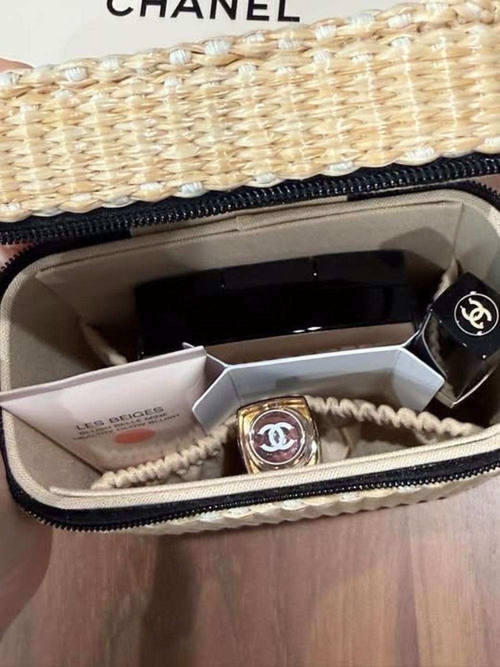 CHANEL Les Beiges Makeup Set with Straw Travel Case - Beige & Black NEW - Picture 2 of 2
